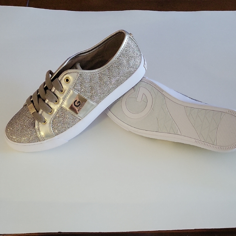 Guess Shoes - 8 1/2 . EXC  NEVER WORN!!